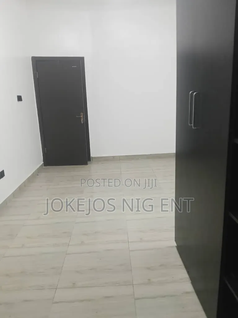 4bdrm Townhouse / Terrace in Orchid Road, Off Lekki-Epe Expressway in Off Lekki-Epe Expressway