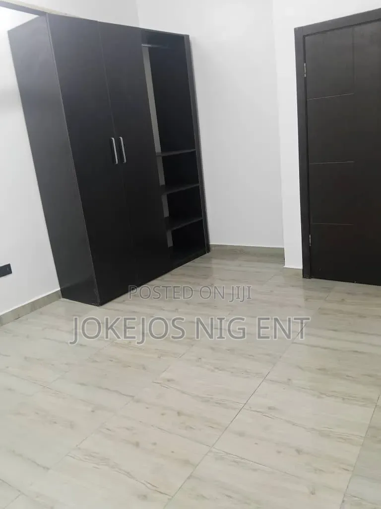 4bdrm Townhouse / Terrace in Orchid Road, Off Lekki-Epe Expressway in Off Lekki-Epe Expressway