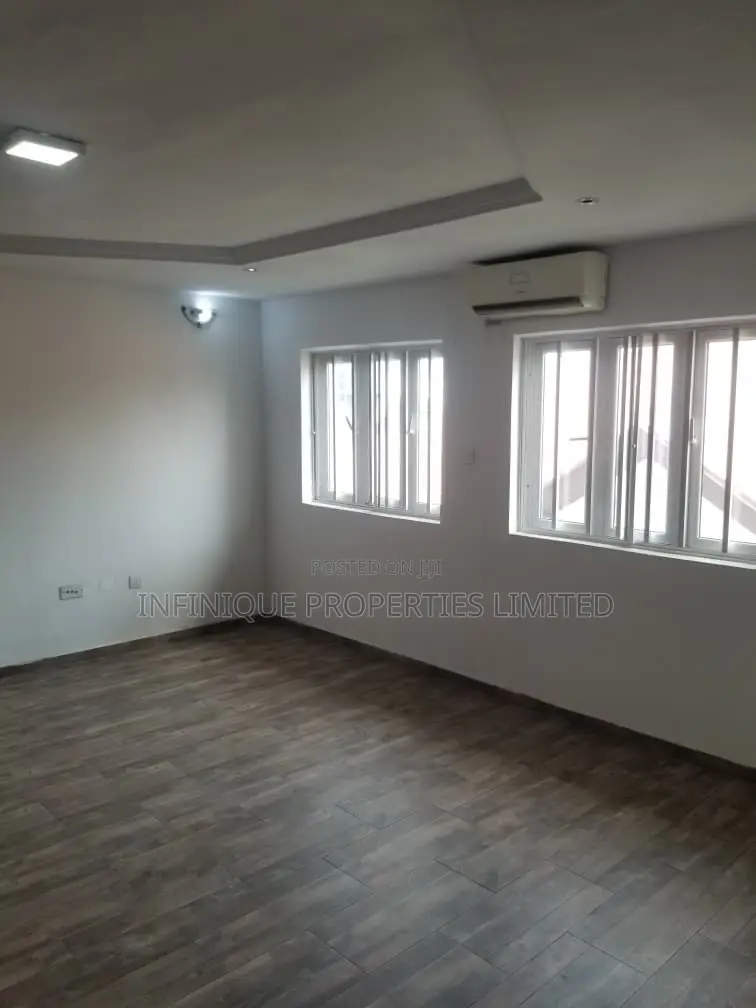 3bdrm Townhouse / Terrace in Lekki Phase 1 for rent in Lekki Phase 1