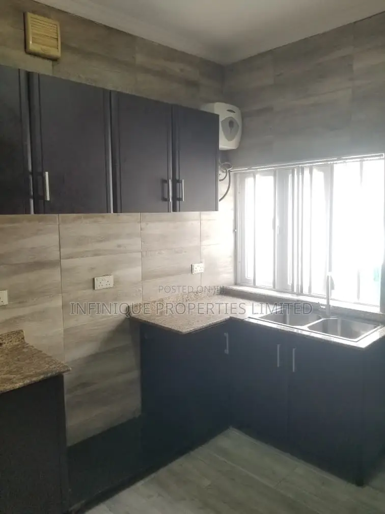 3bdrm Townhouse / Terrace in Lekki Phase 1 for rent in Lekki Phase 1