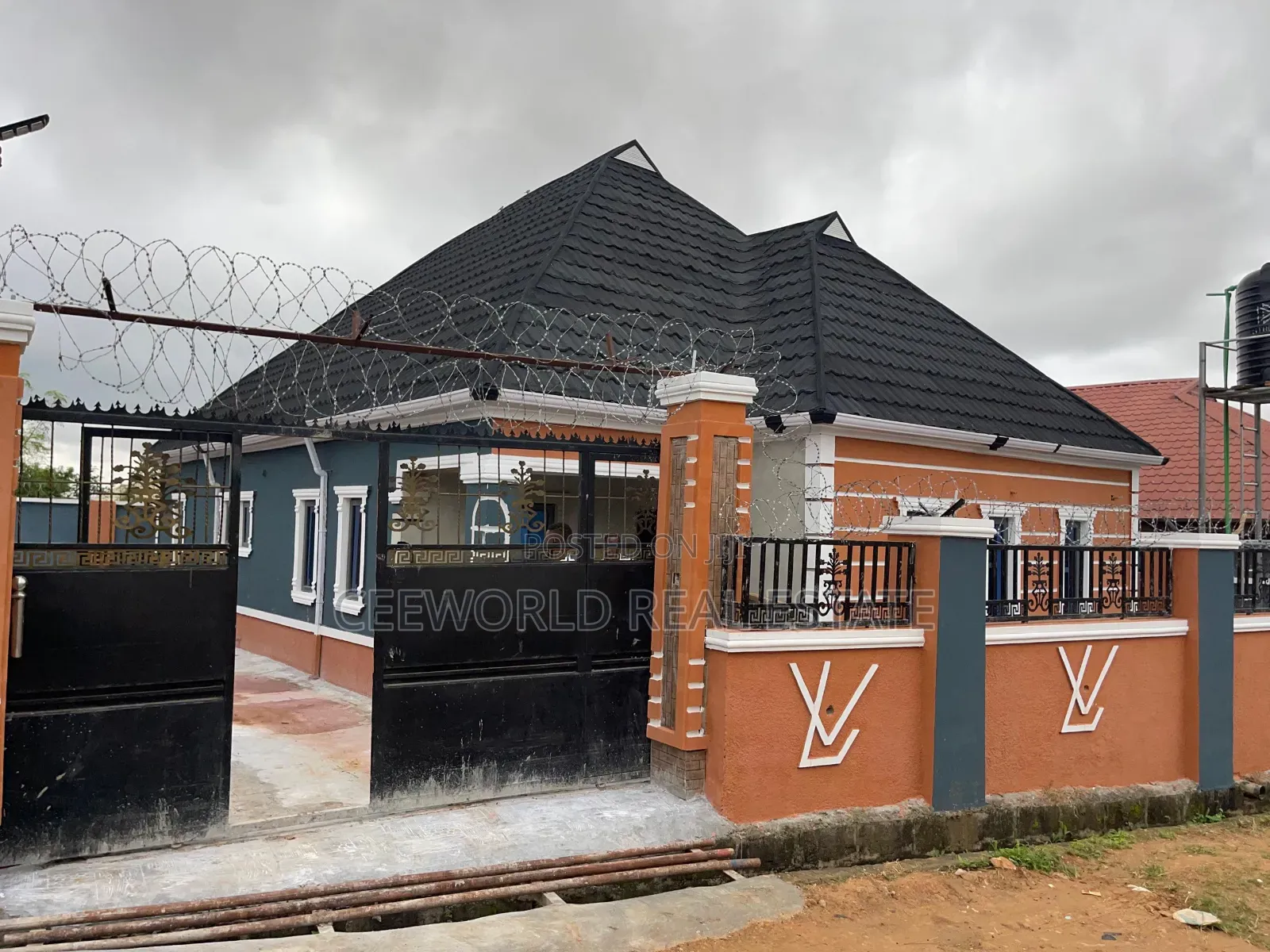 3bdrm Bungalow in Before Olakunle, Akala Express for sale in Akala Express
