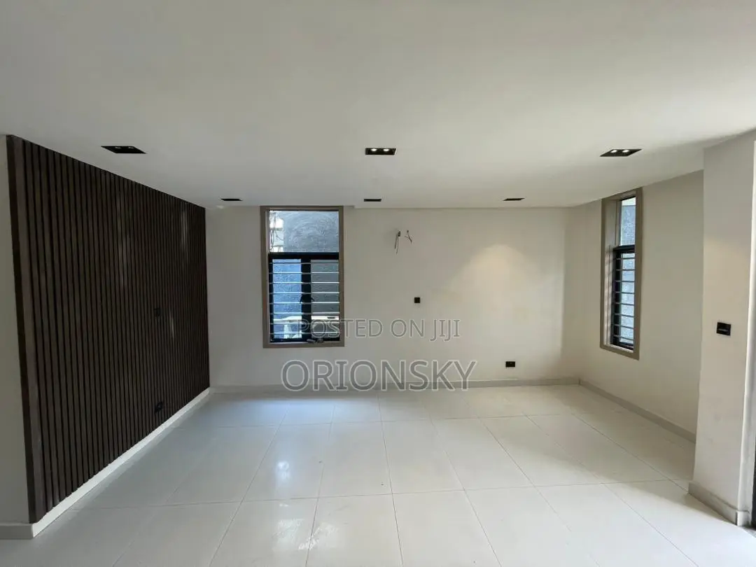 3bdrm Duplex in Millenuim/UPS for sale in Millenuim/UPS