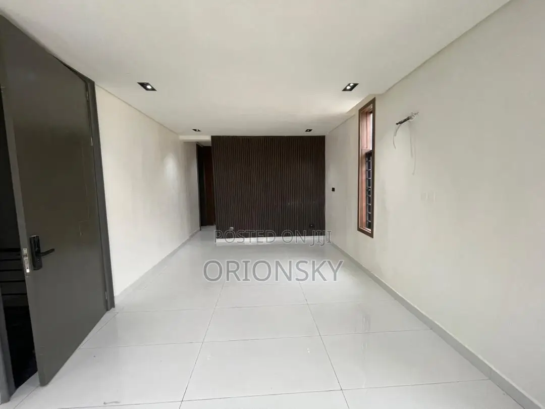 3bdrm Duplex in Millenuim/UPS for sale in Millenuim/UPS