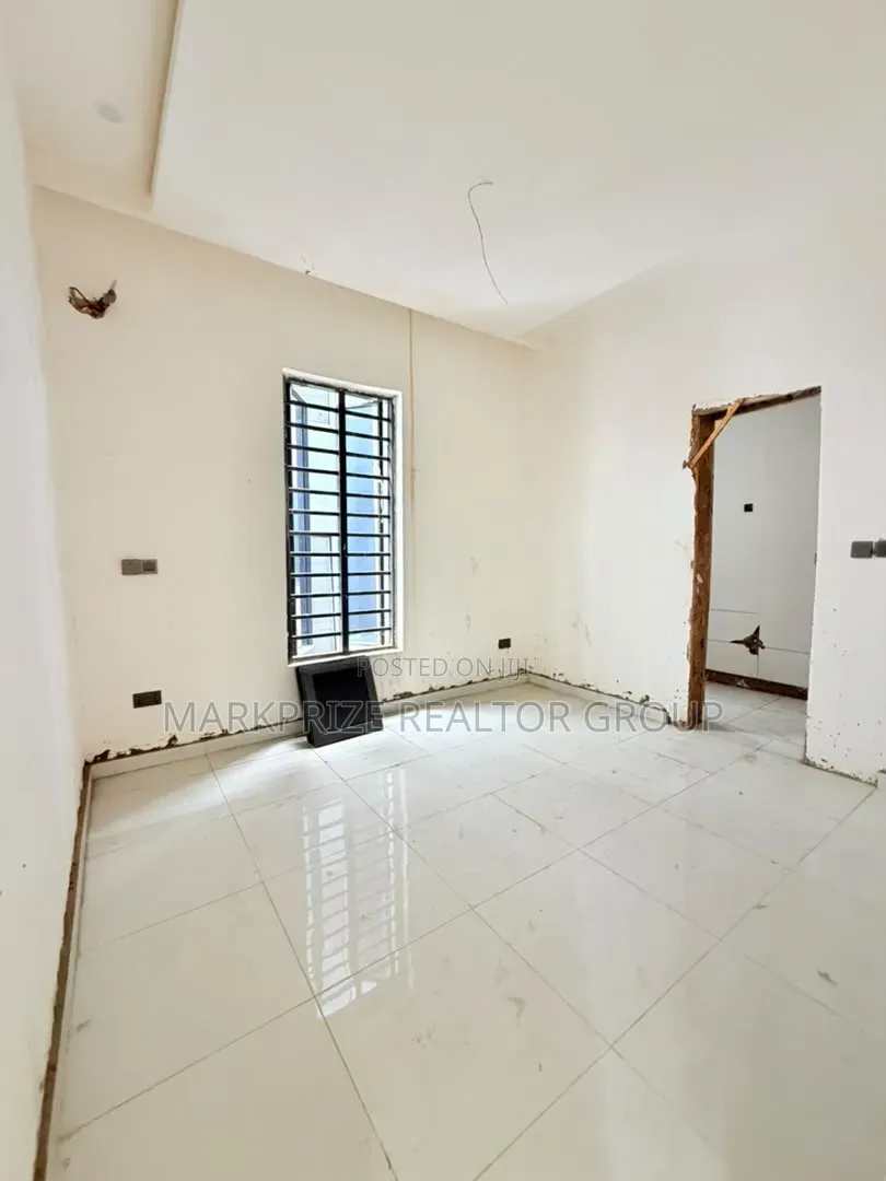 5bdrm Duplex in Ogudu Gra Phase 2 for sale in Ogudu GRA