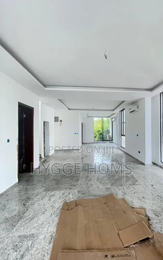 6bdrm Duplex in Banana Island Estste for sale in Banana Island