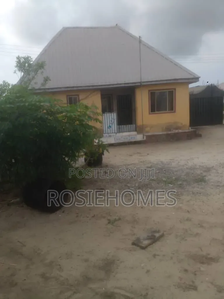 4bdrm Bungalow in Alatishe, Igando-Oloja for sale in Igando-Oloja