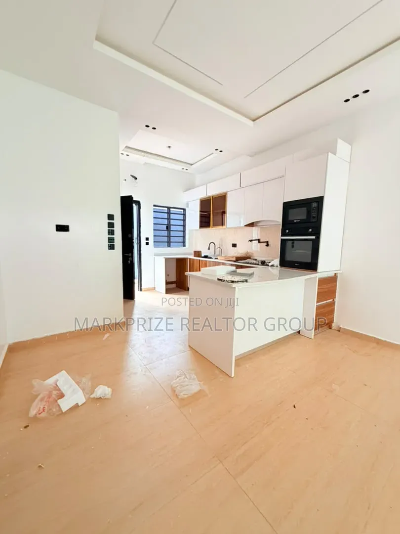 3bdrm Apartment in Ikeja Gra Lagos for sale in Ikeja GRA