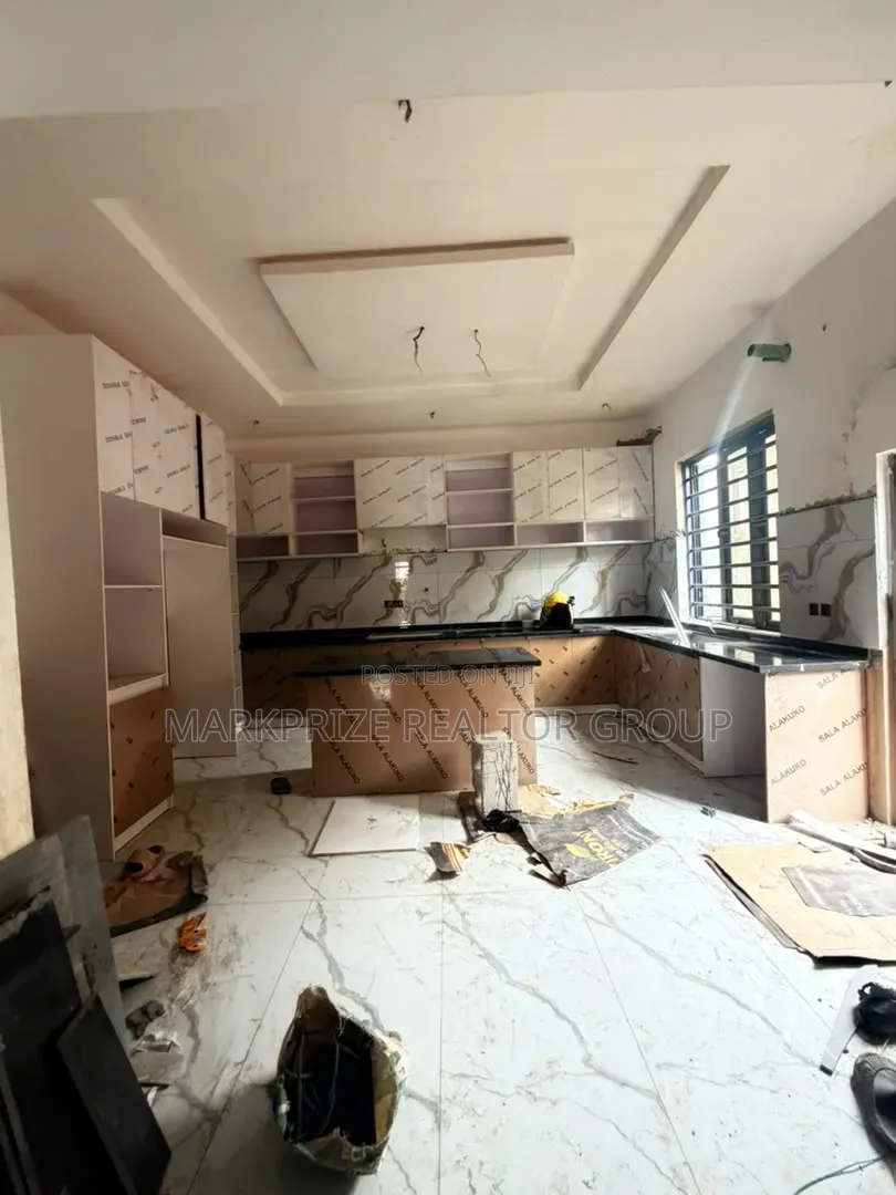 5bdrm Duplex in Magodo Gra Phase 2 for sale in GRA Phase 2 Shangisha