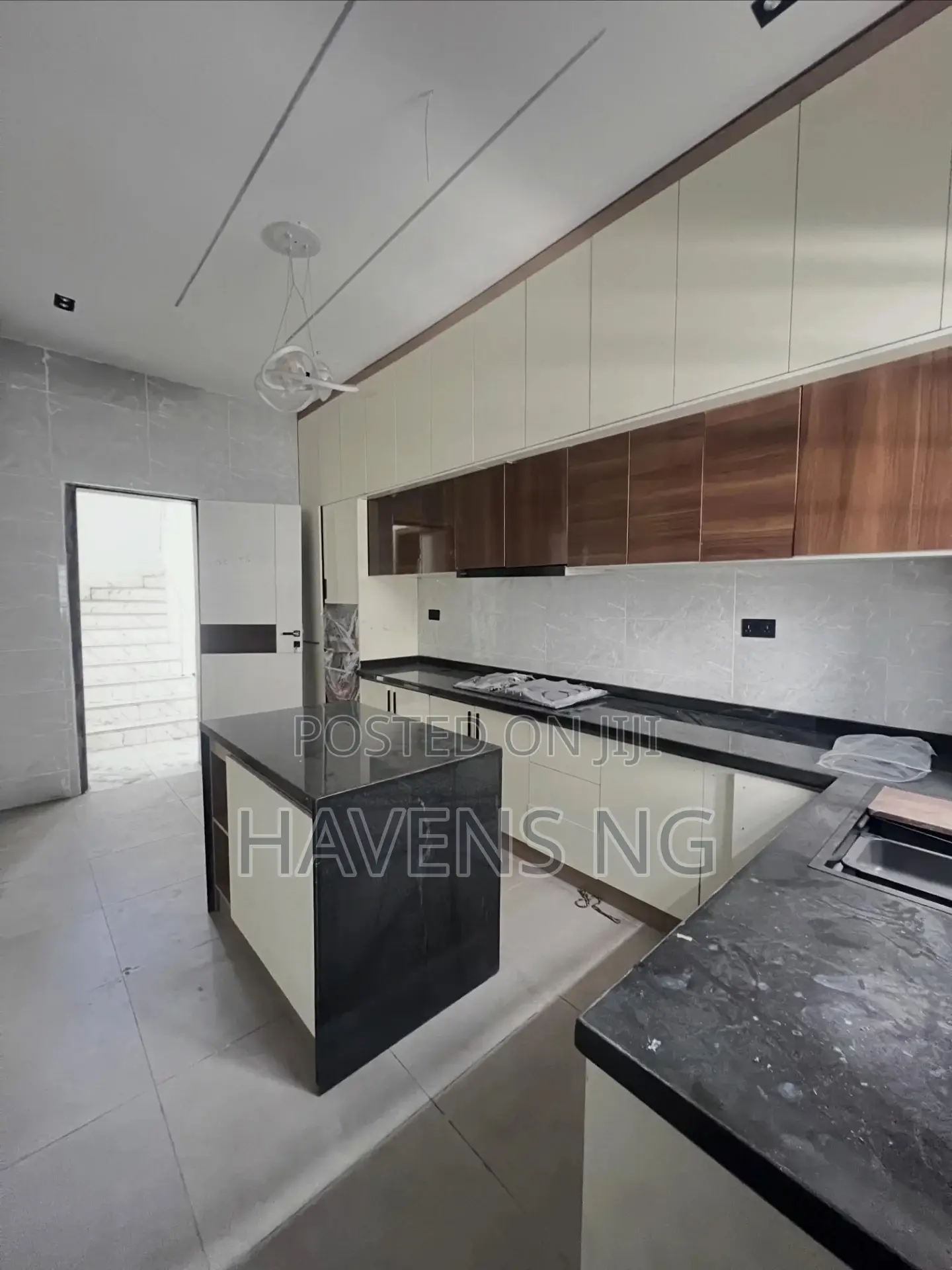 5bdrm Duplex in Lekki Phase 2 for sale in Lekki Phase 2
