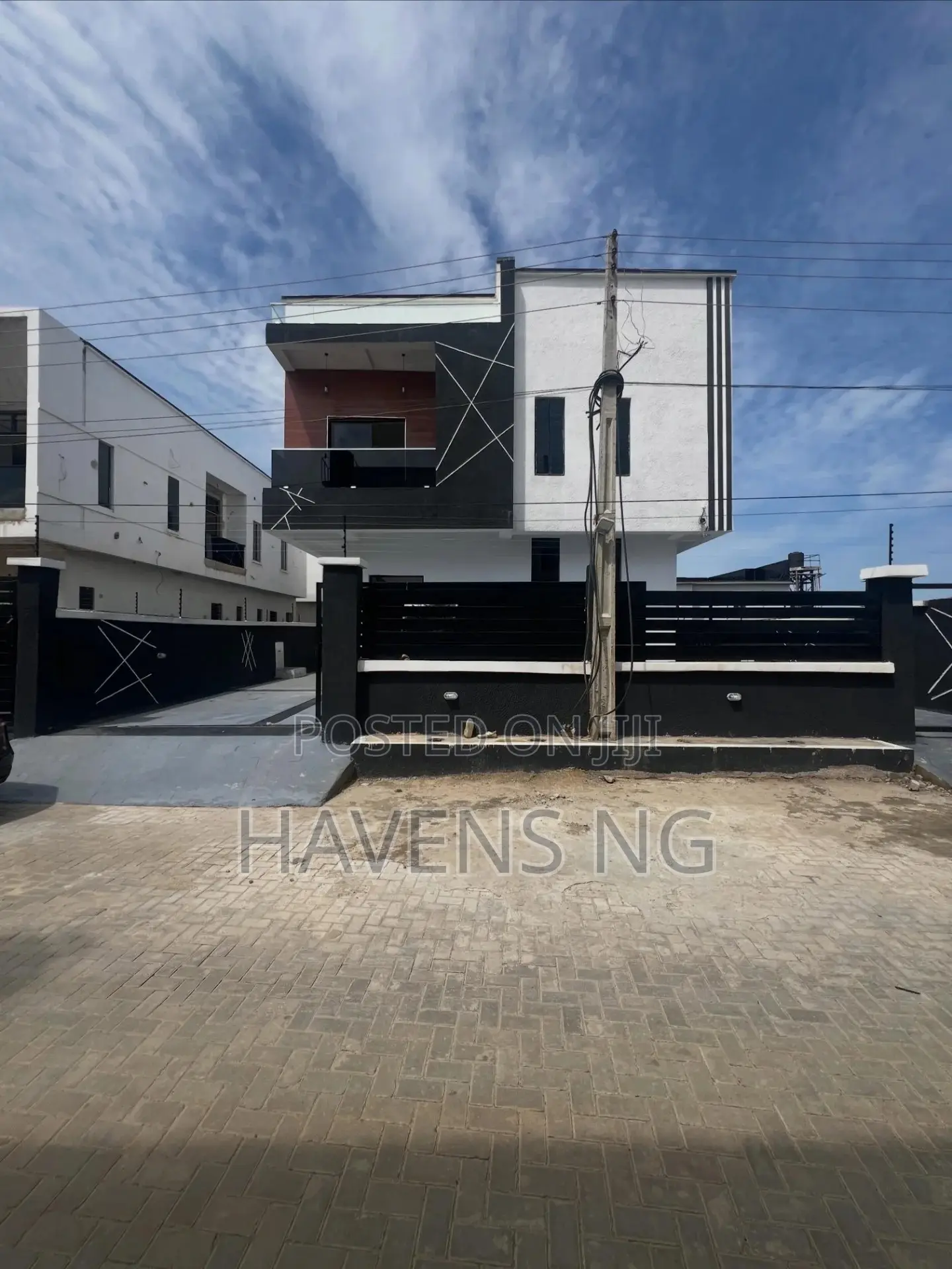 5bdrm Duplex in Lekki Phase 2 for sale in Lekki Phase 2