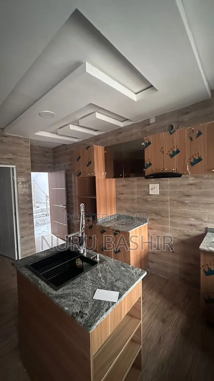 5bdrm Duplex in Ire Akari Estate, Akala Express for sale in Akala Express