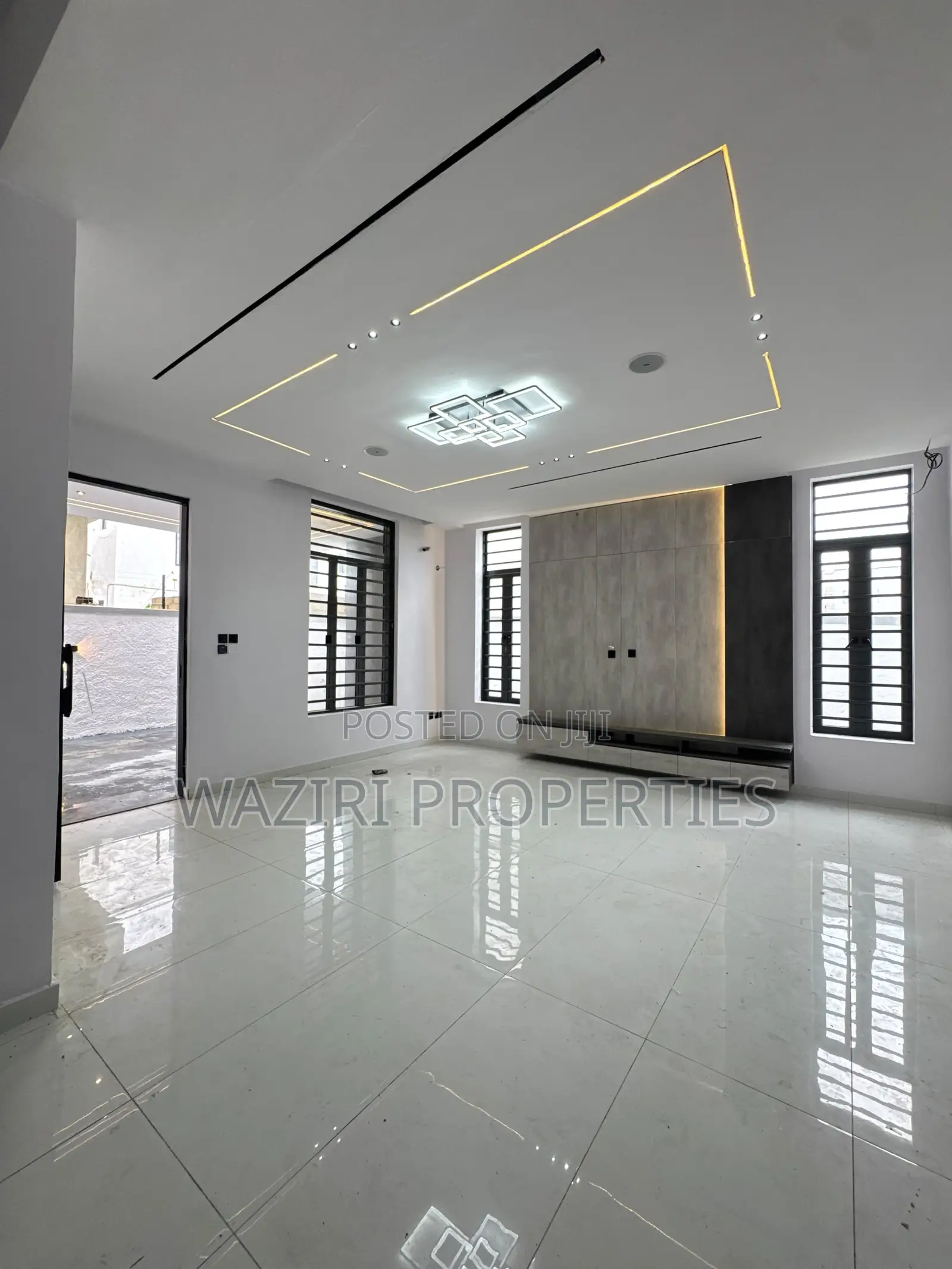 4bdrm Duplex in Ikota for sale in Ikota