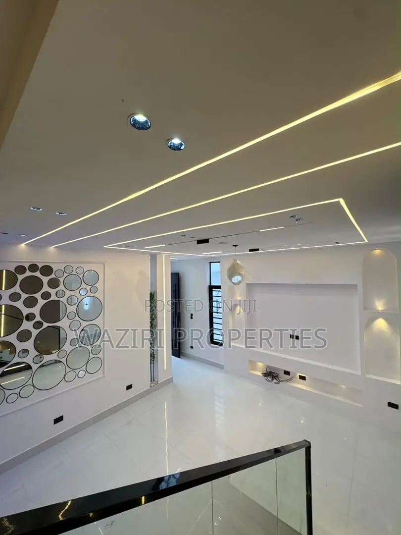 4bdrm Duplex in Ikota for sale in Ikota
