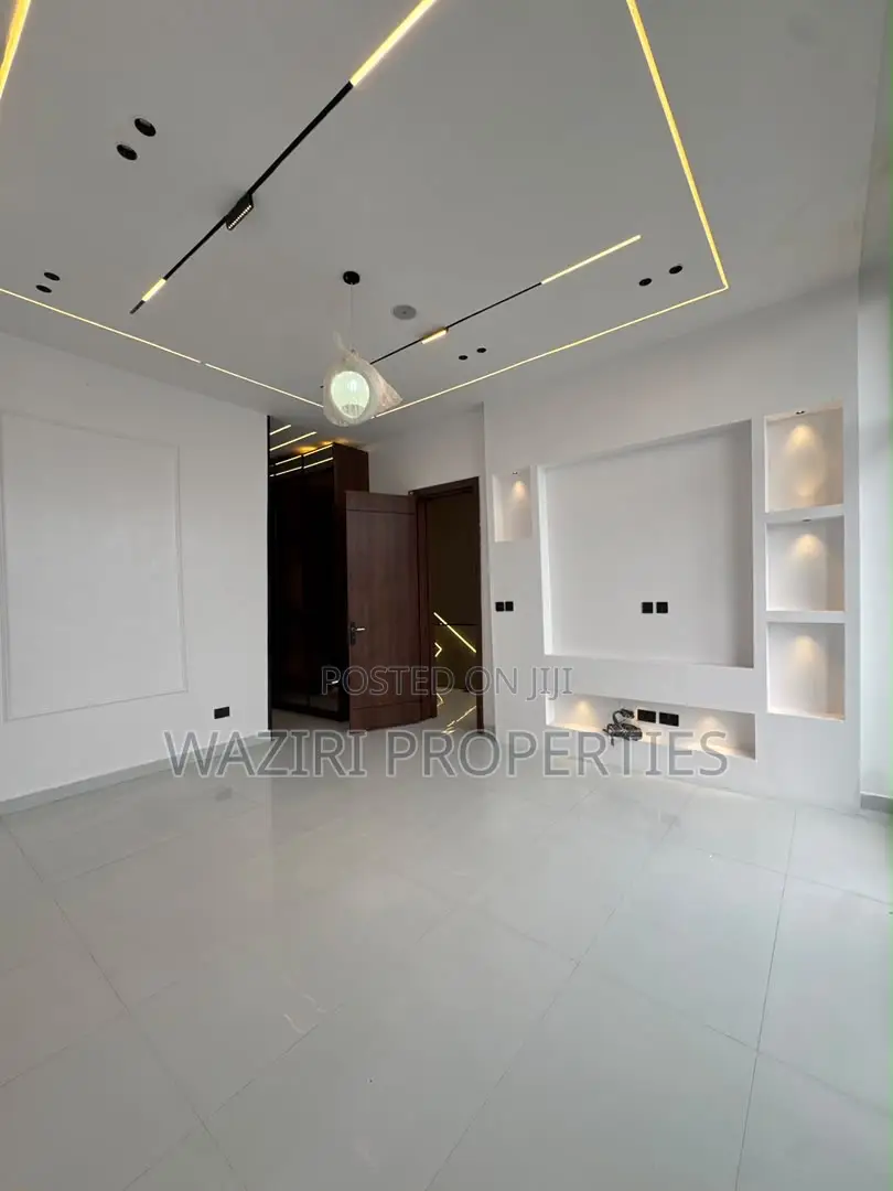 4bdrm Duplex in Ikota for sale in Ikota