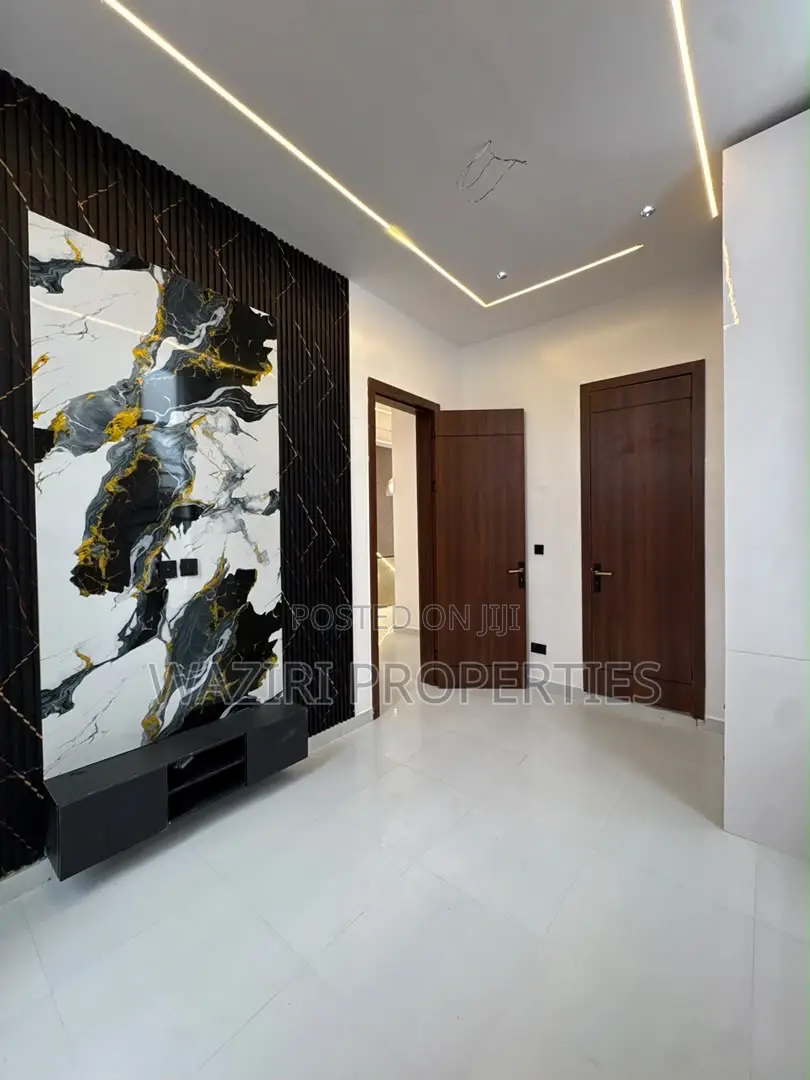 4bdrm Duplex in Ikota for sale in Ikota