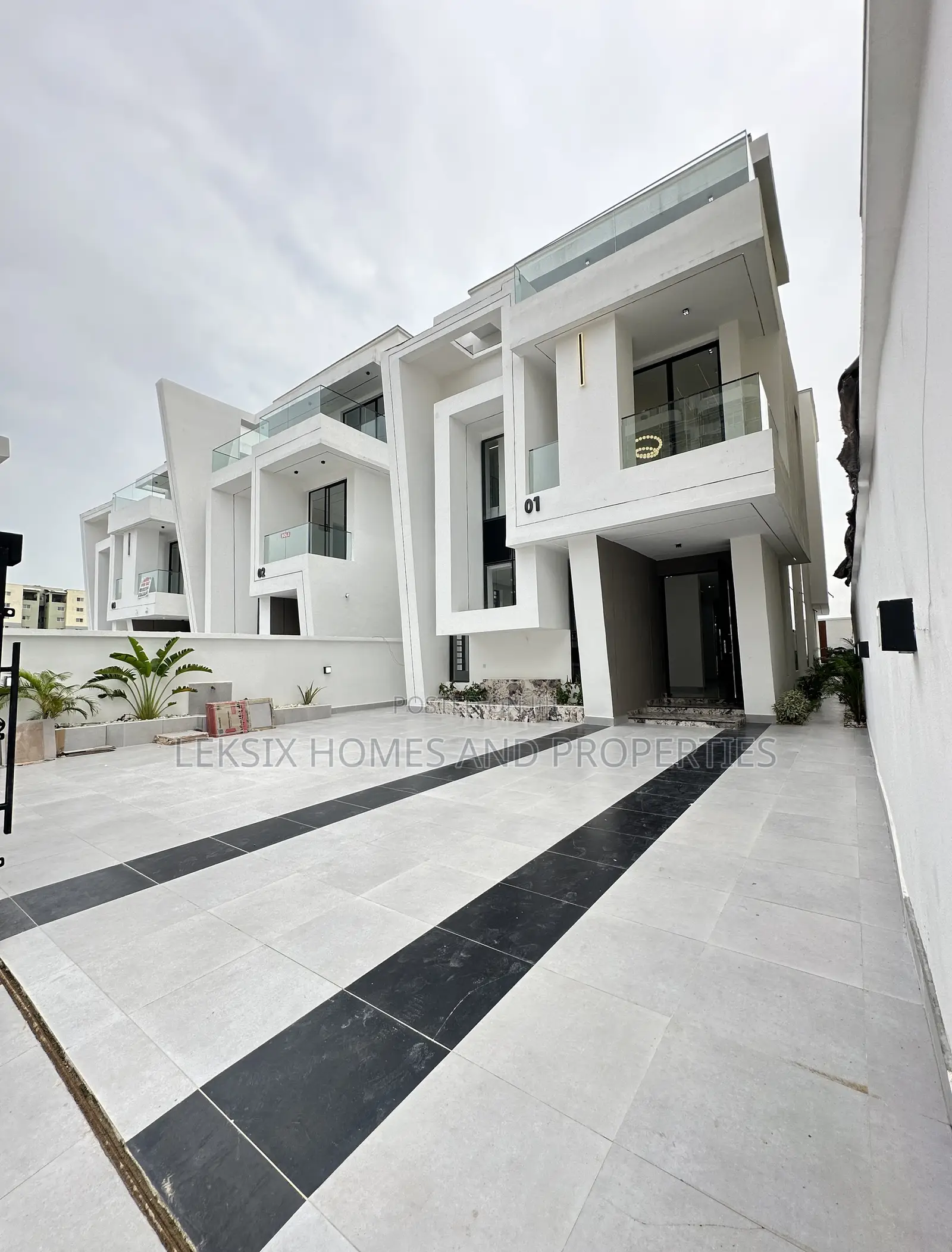 5bdrm Duplex in A Well Secured, Lekki Phase 1 for sale in Lekki Phase 1