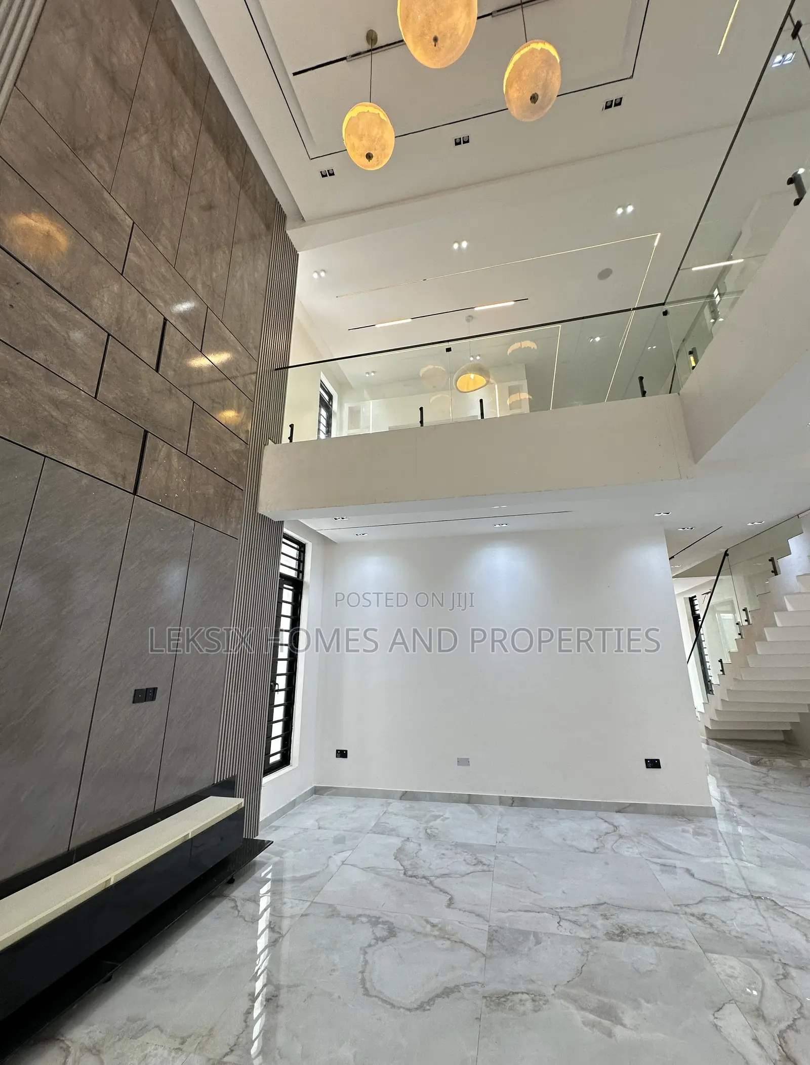 5bdrm Duplex in A Well Secured, Lekki Phase 1 for sale in Lekki Phase 1