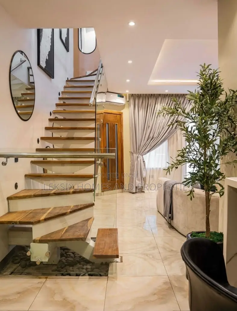Furnished 2bdrm Maisonette in Comes With All, Lekki Phase 1 for sale in Lekki Phase 1