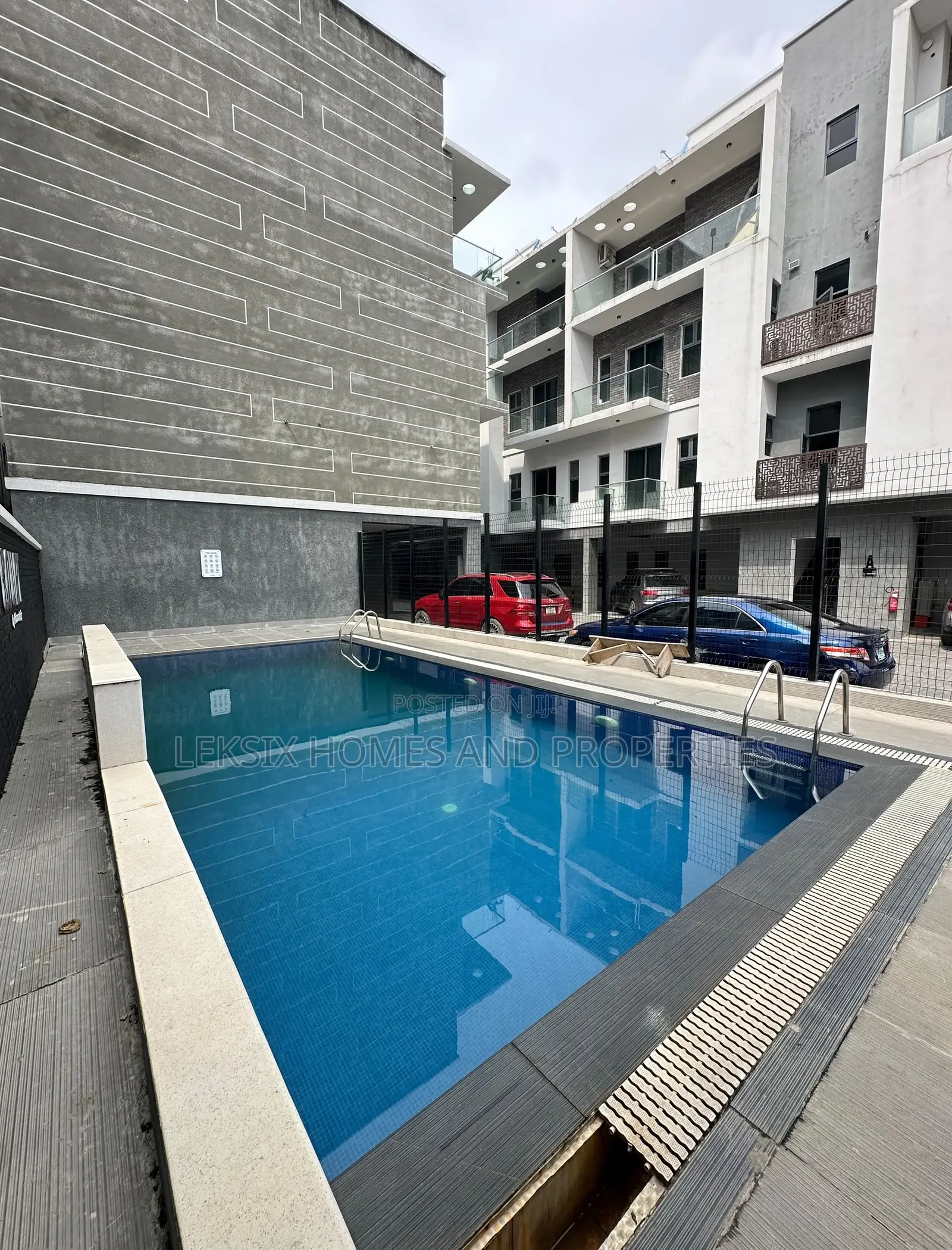 Furnished 2bdrm Maisonette in Comes With All, Lekki Phase 1 for sale in Lekki Phase 1