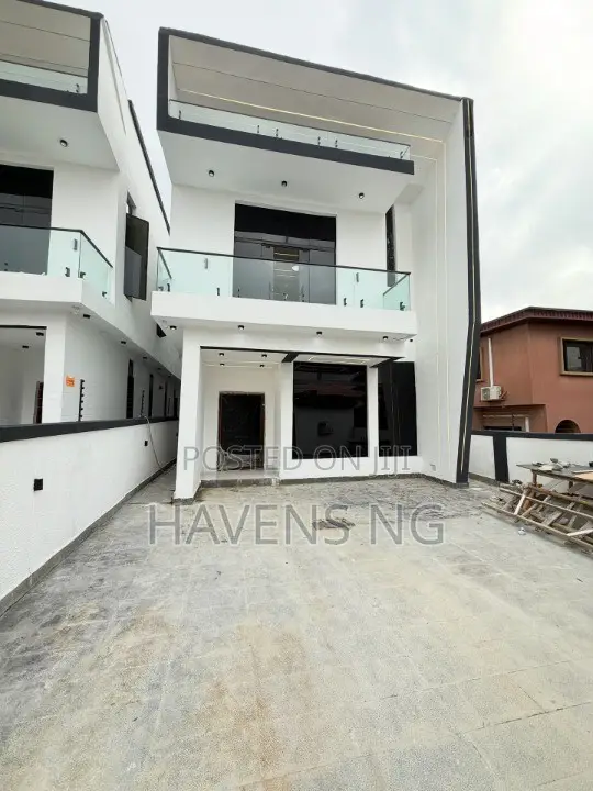 5bdrm Duplex in Ikota for sale in Ikota