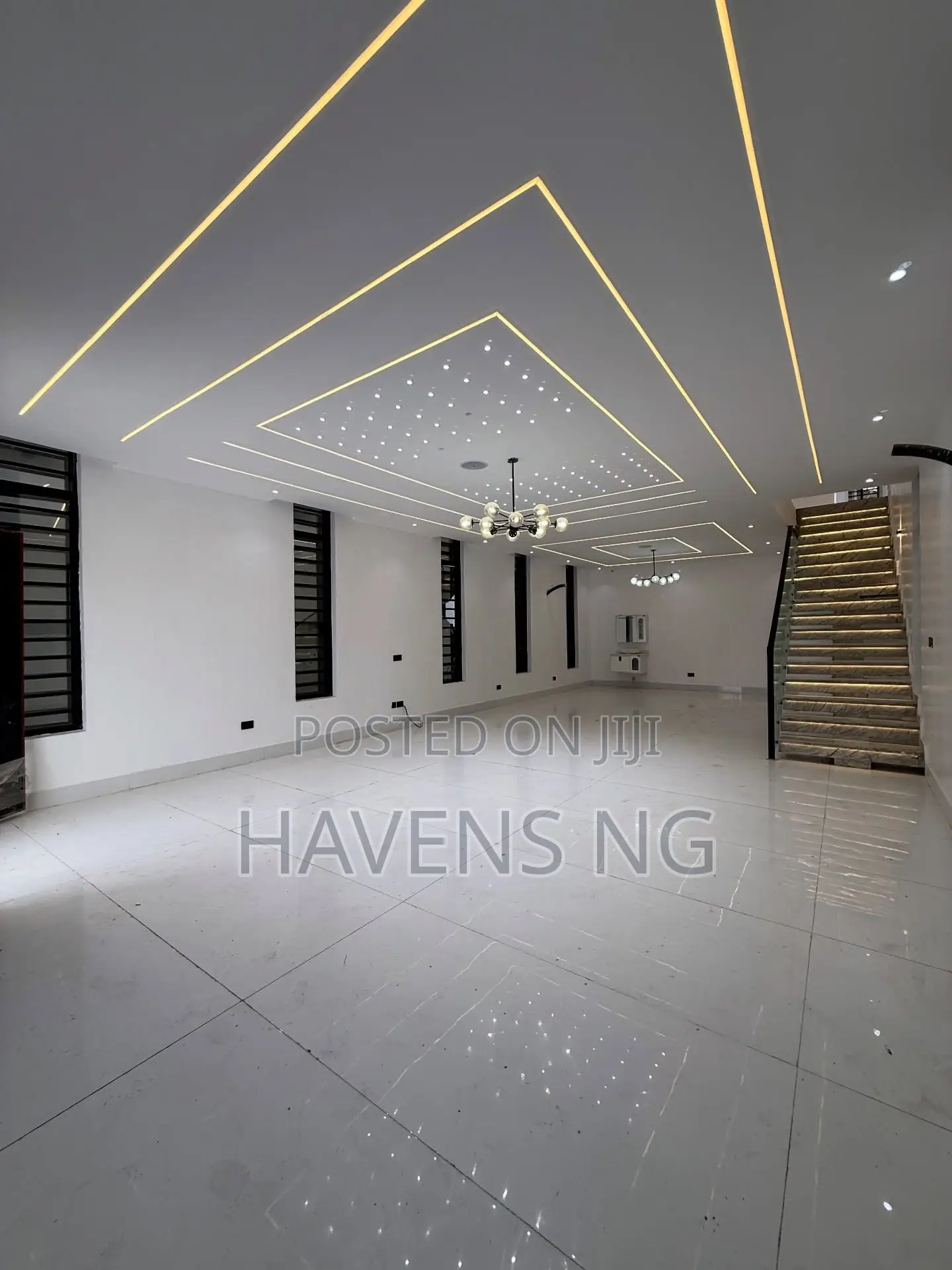 5bdrm Duplex in Ikota for sale in Ikota