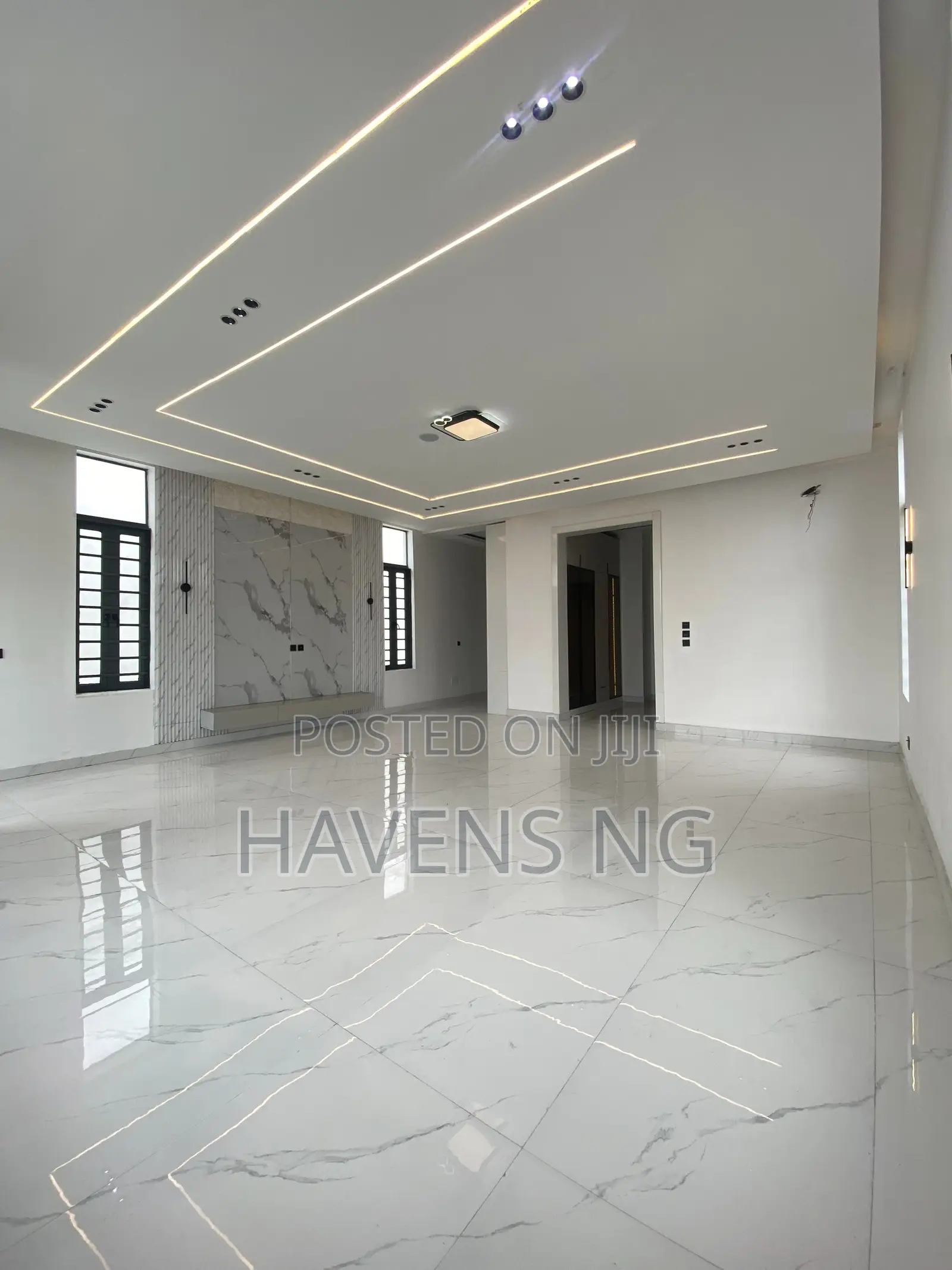 5bdrm Duplex in Chevron for sale in Chevron