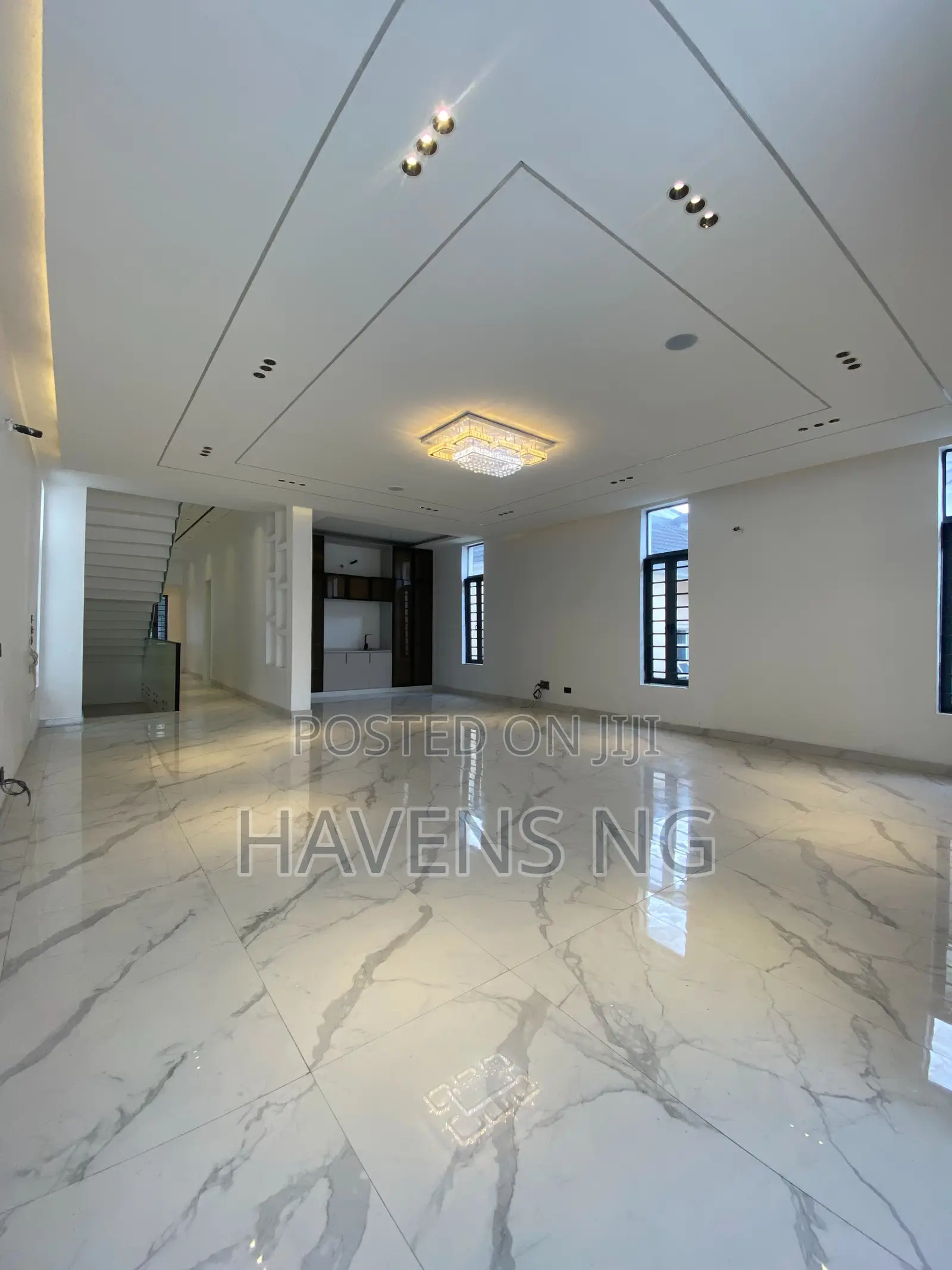 5bdrm Duplex in Chevron for sale in Chevron