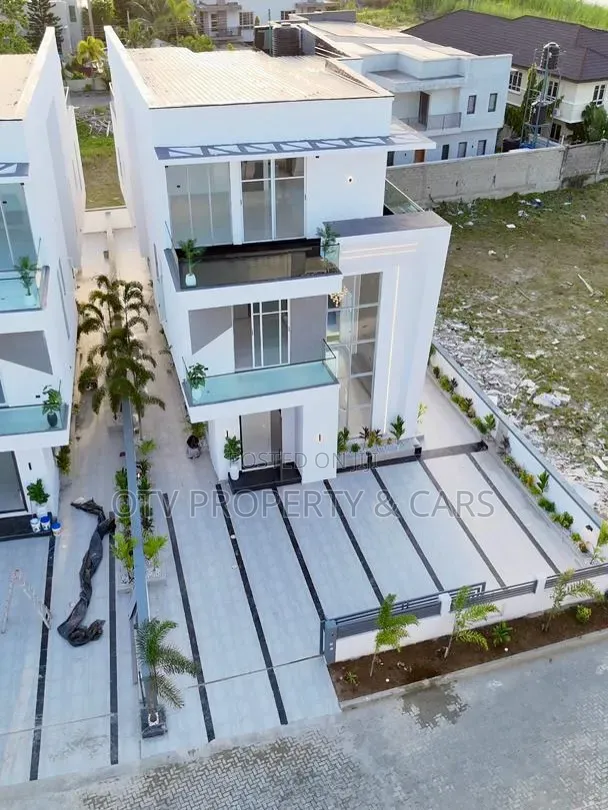 5bdrm Duplex in Osapa london for sale in Osapa london