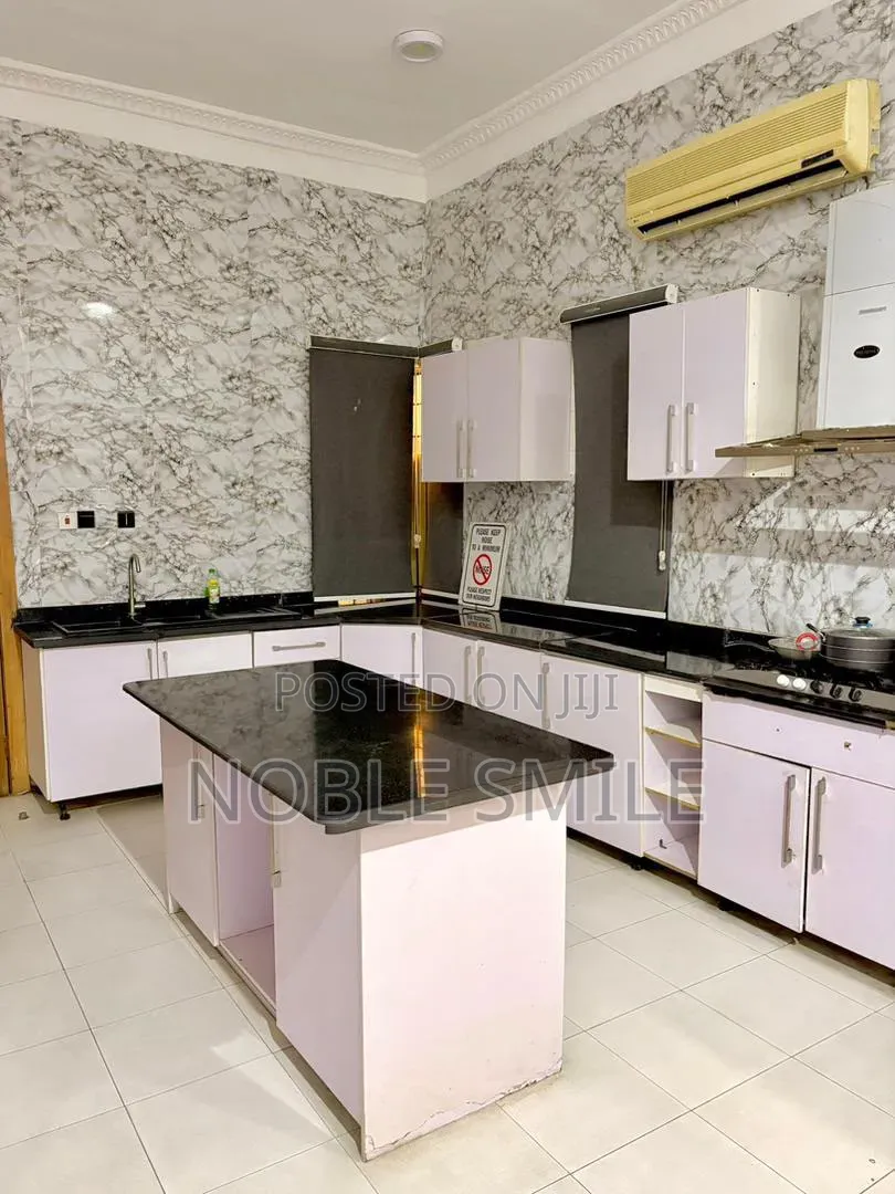 Luxury 5bedroom Standalone With Lots of Games in Lekki Phase 1