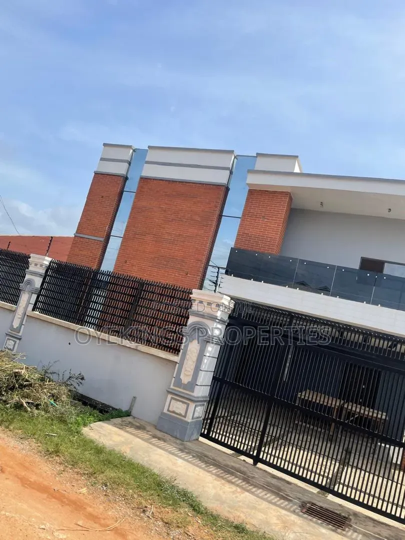5bdrm Duplex in Elebu, Oluyole for sale in Oluyole