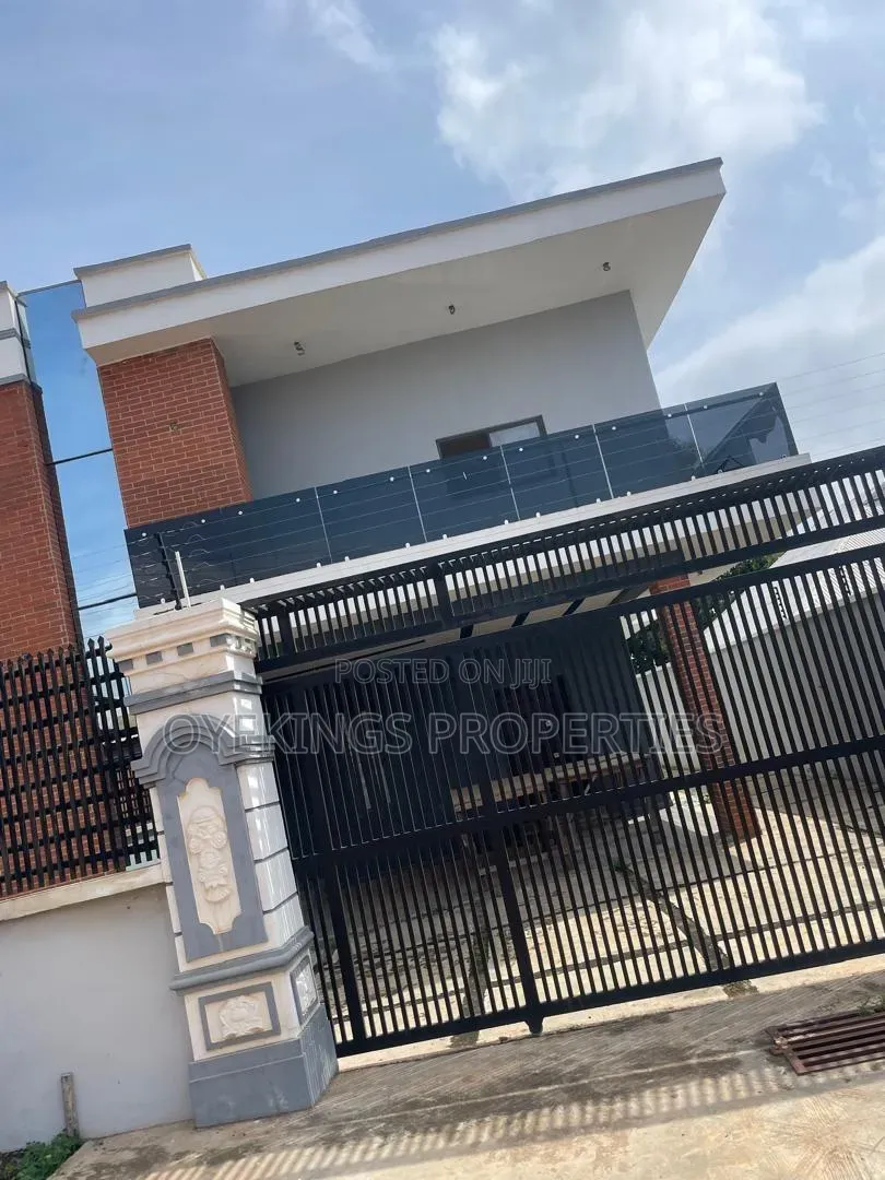 5bdrm Duplex in Elebu, Oluyole for sale in Oluyole