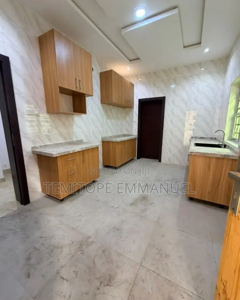 Furnished 3bdrm Apartment in GRA Phase 2 Shangisha for sale in GRA Phase 2 Shangisha
