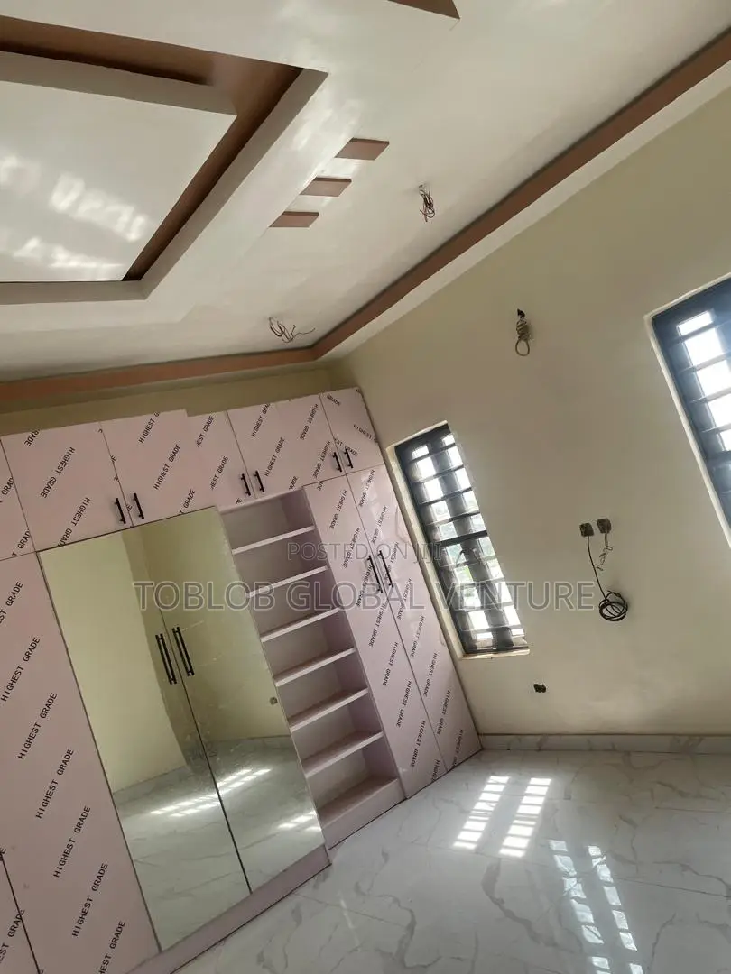 5bdrm Duplex in Akala Express for sale in Akala Express