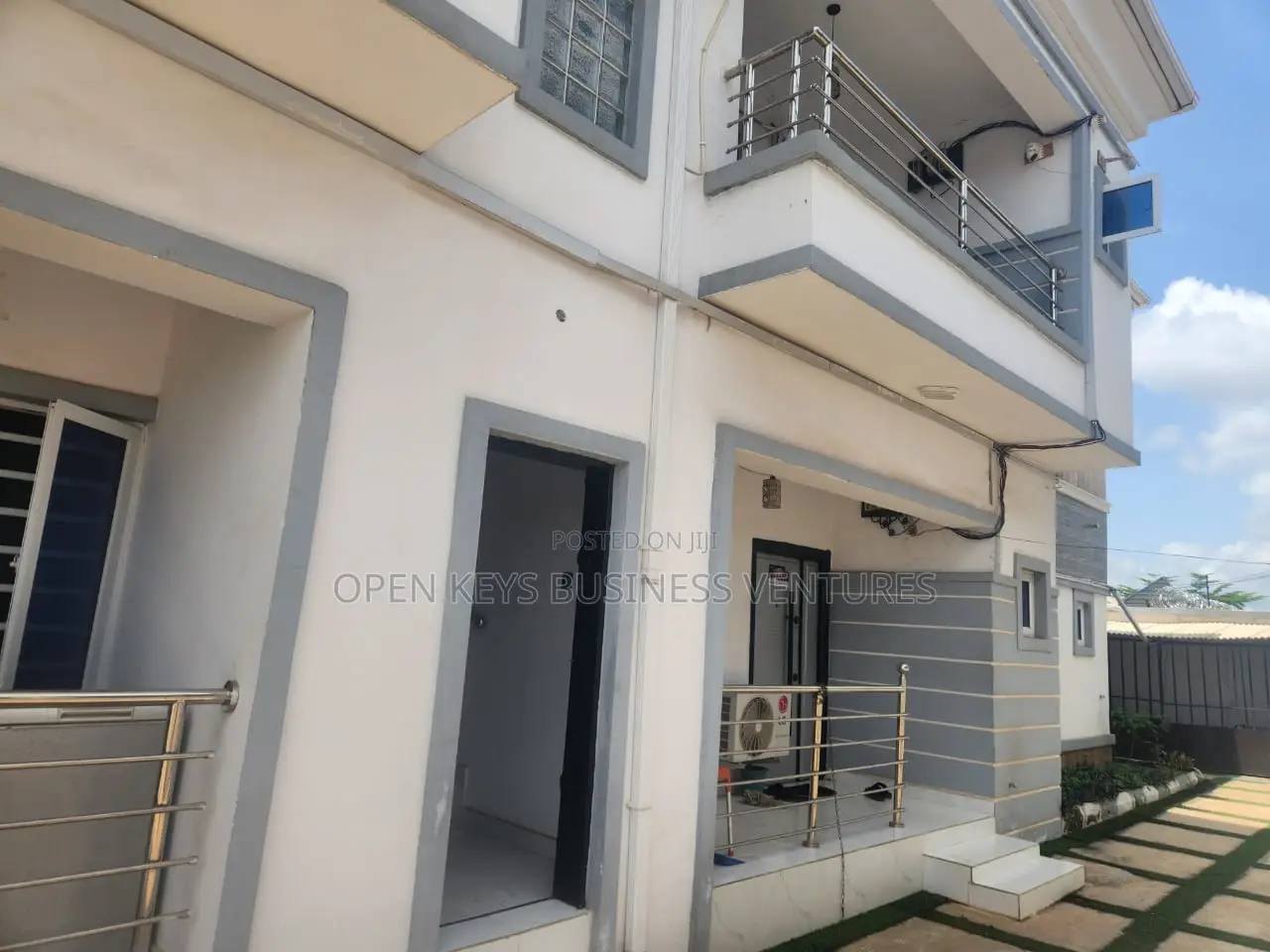 3bdrm Block of Flats in Icast, Akala Express for sale in Akala Express