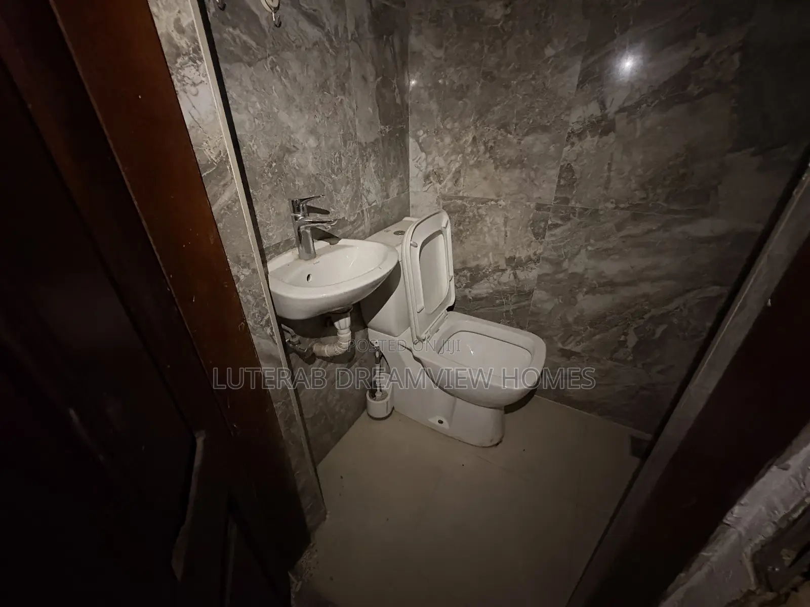 2bdrm Bungalow in Close To Hustle And, Wuse 2 for rent in Wuse 2
