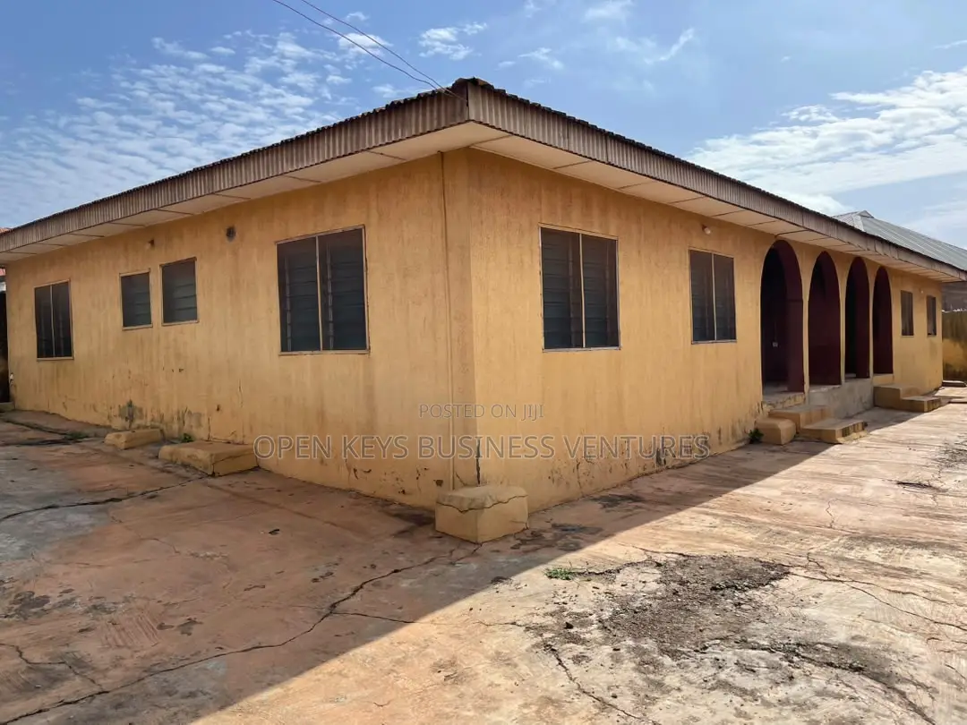 3bdrm Bungalow in Elewuro, Akobo for sale in Akobo