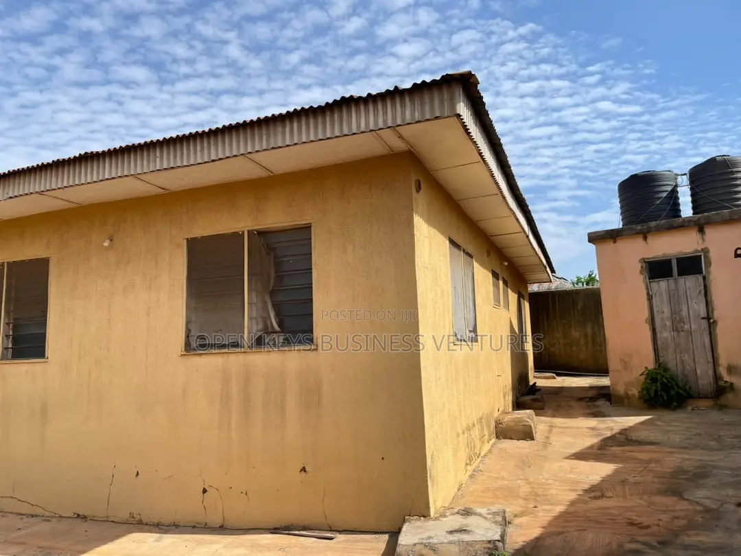 3bdrm Bungalow in Elewuro, Akobo for sale in Akobo