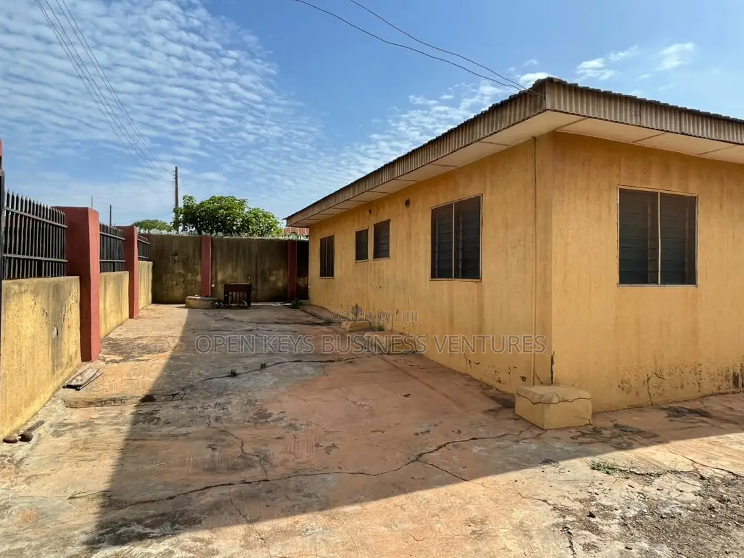 3bdrm Bungalow in Elewuro, Akobo for sale in Akobo