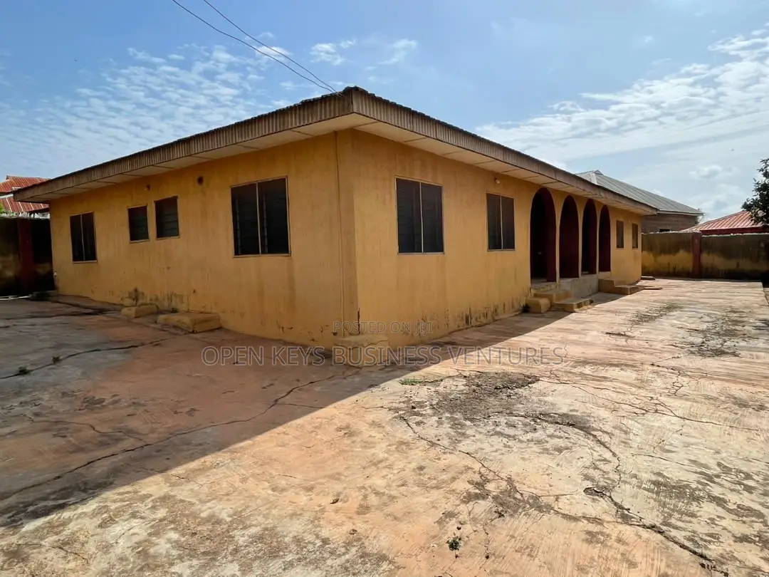 3bdrm Bungalow in Elewuro, Akobo for sale in Akobo