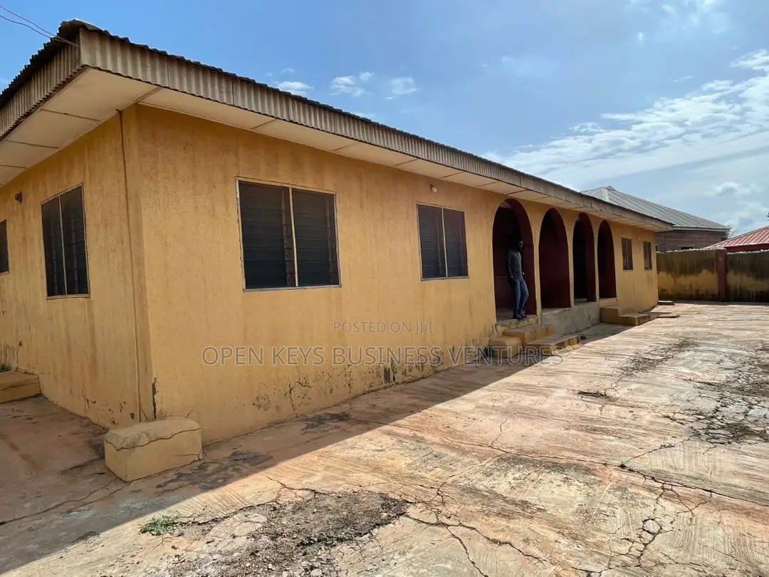 3bdrm Bungalow in Elewuro, Akobo for sale in Akobo