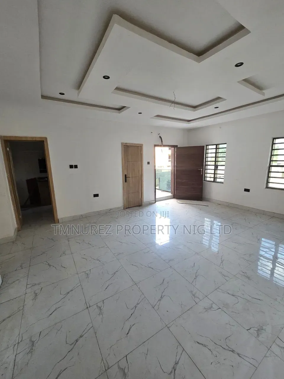 3bdrm Apartment in Yaba Lagos, Ebute Metta for sale in Ebute Metta