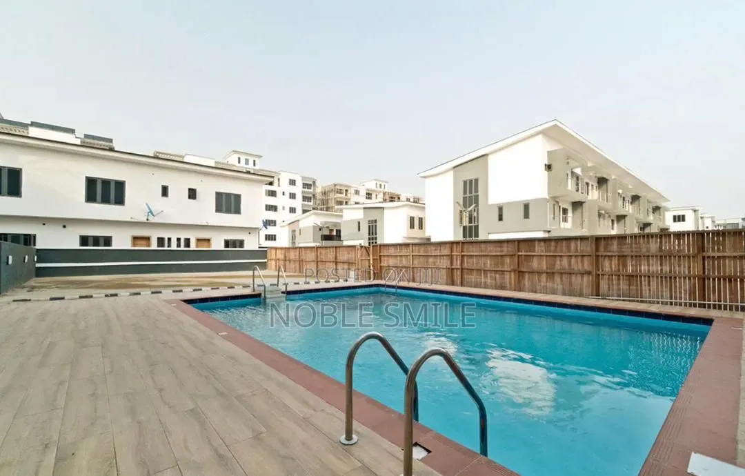 Luxury 1bedroom With Pool in Ikate