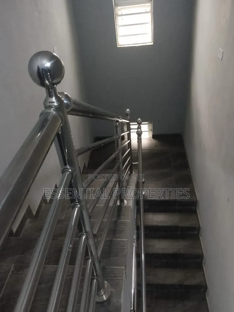 3bdrm Block of Flats in Awolowo Way for rent in Awolowo Way