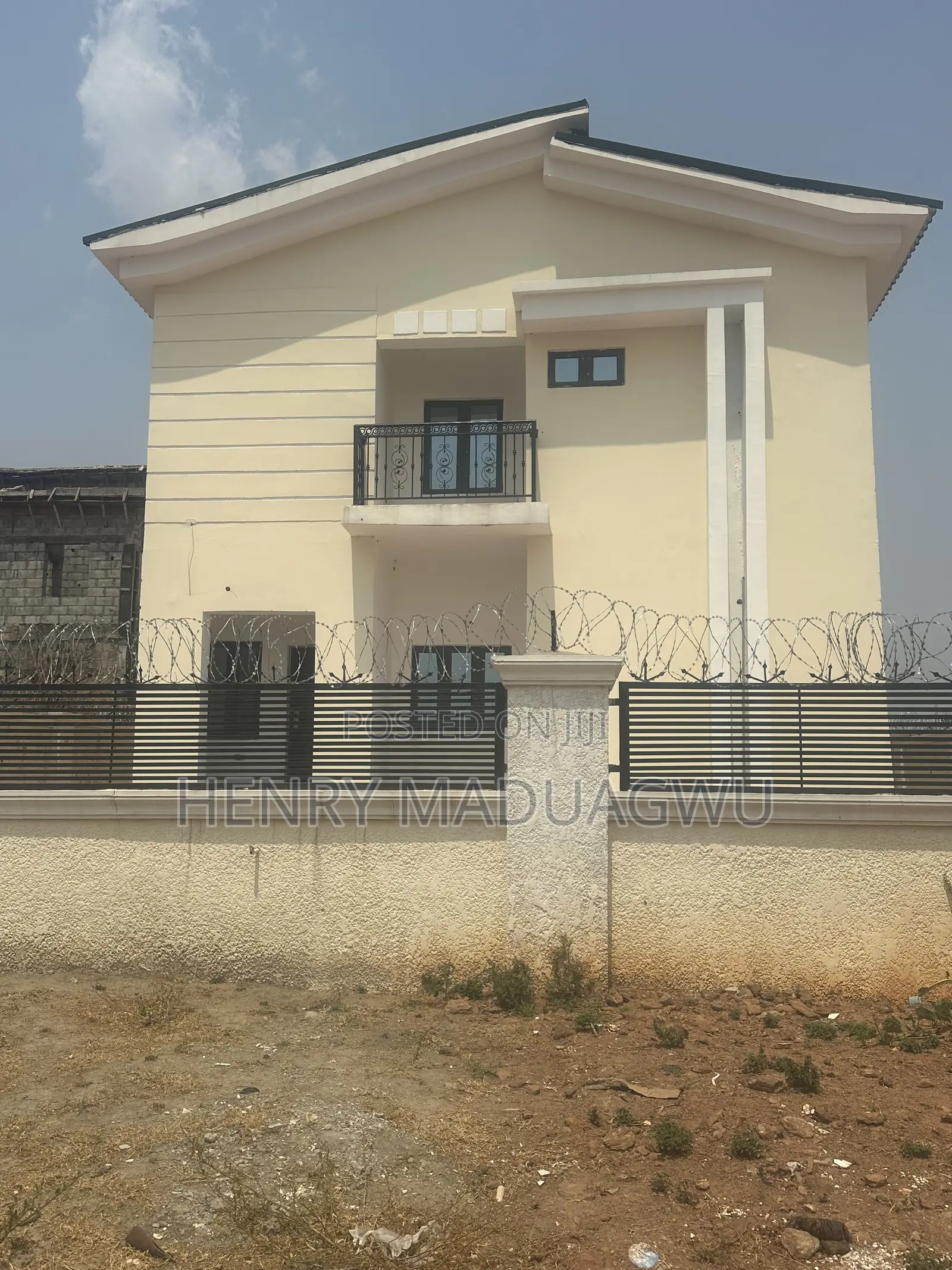 5bdrm Duplex in Shalom Estate, Sabon Lugbe for sale in Sabon Lugbe