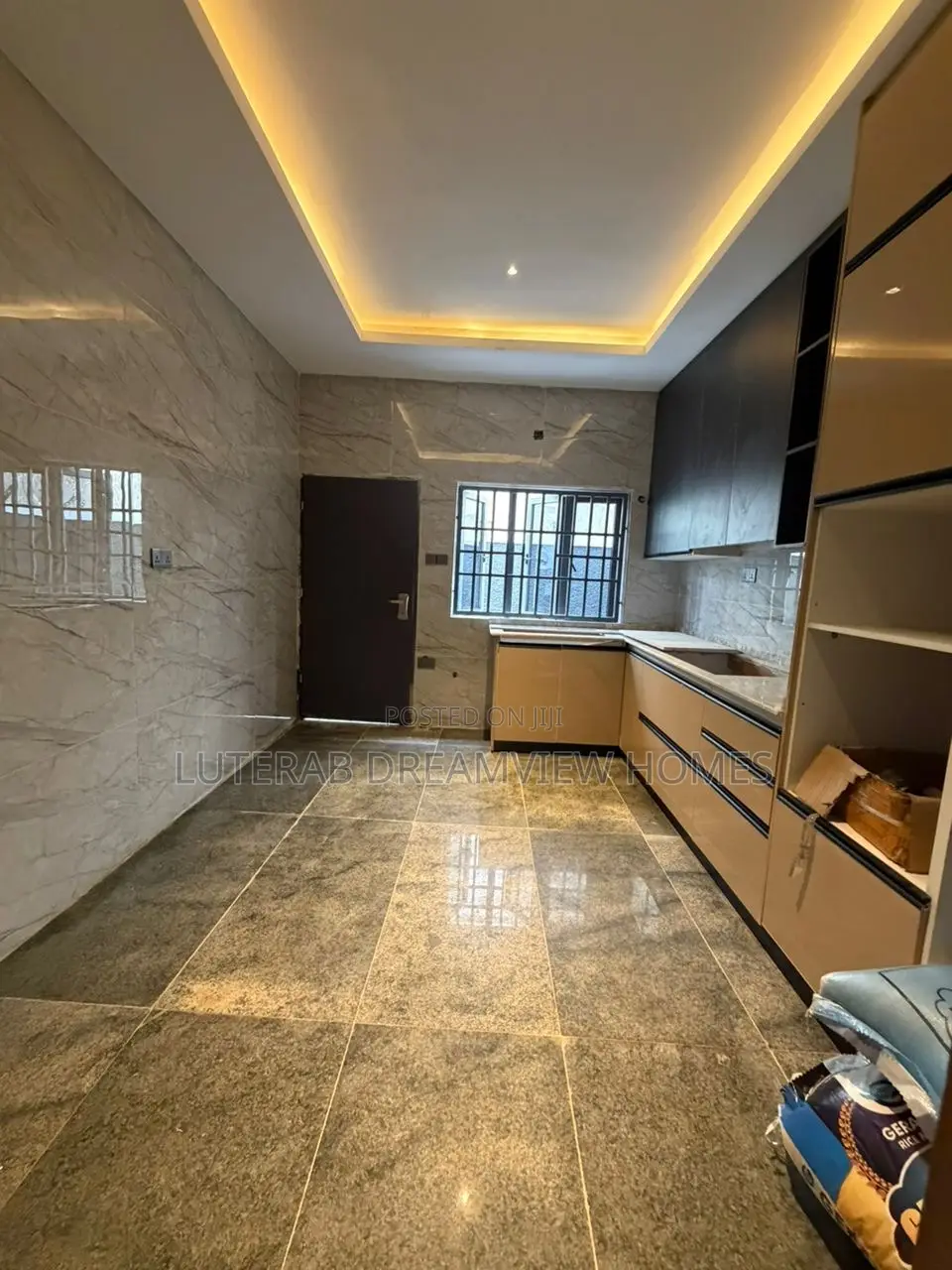 4bdrm Duplex in Wuse for sale in Wuse 2