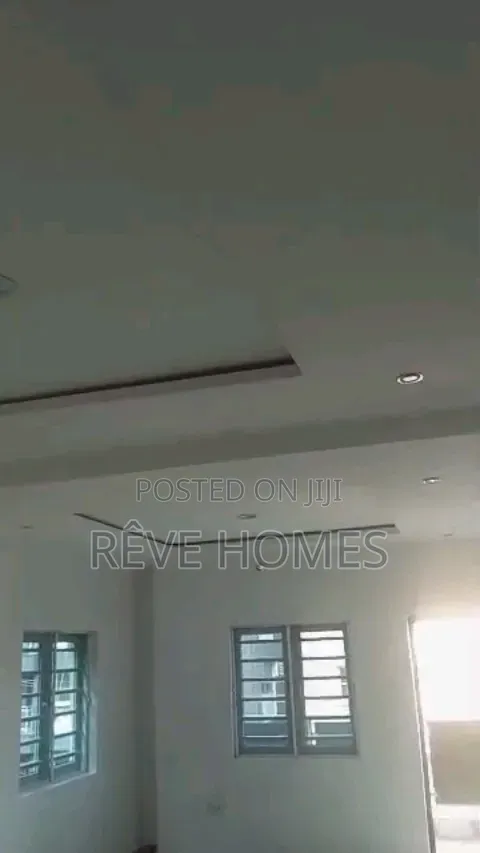 2bdrm Block of Flats in Adekunle for rent in Adekunle