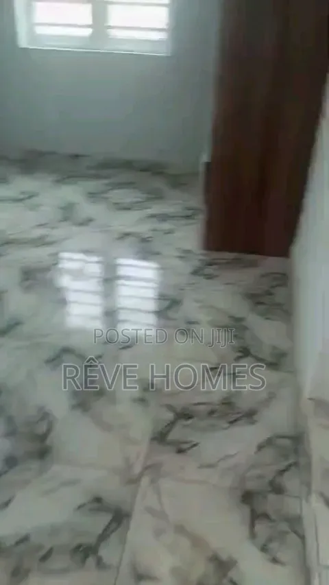 2bdrm Block of Flats in Adekunle for rent in Adekunle