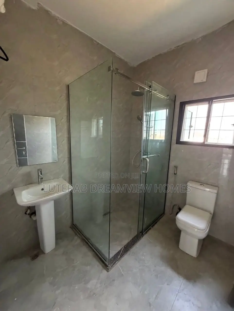 4bdrm Townhouse/Terrace in Lifecamp for sale in Life Camp