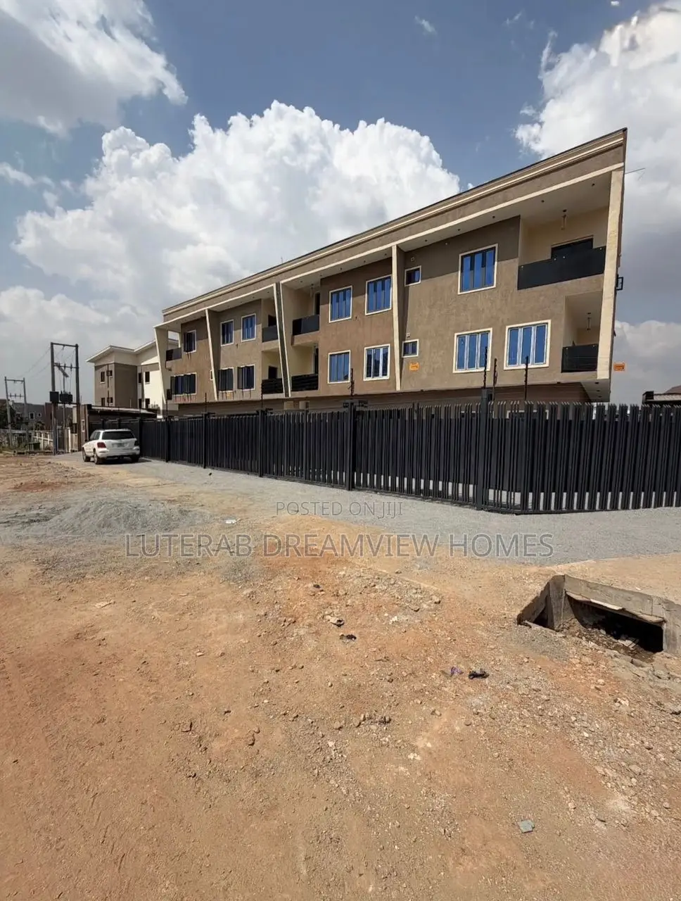 4bdrm Townhouse/Terrace in Lifecamp for sale in Life Camp