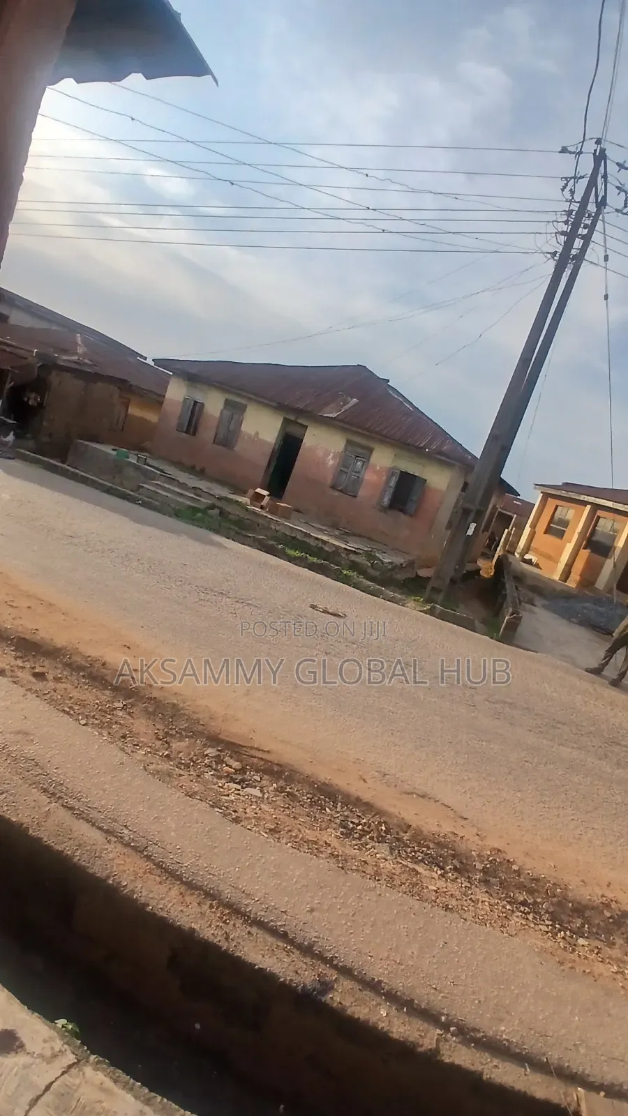 8bdrm Bungalow in Ui Area, Agbowo Main, Ibadan for sale in Ibadan